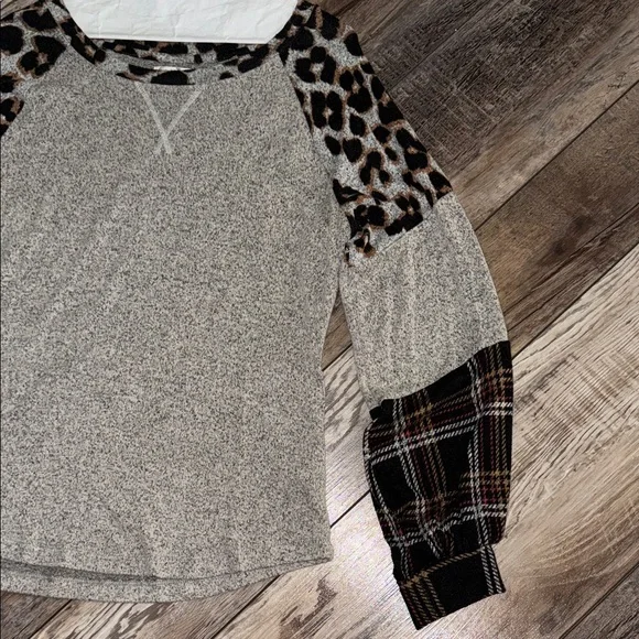 Stylish Gray and Animal Print Women's Top - Picture 2 of 5